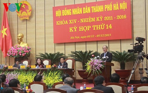 Председатель НС СРВ принял участие в заседании Народного совета города Ханоя